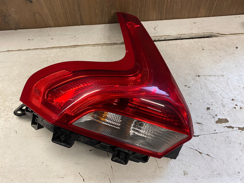 фото №1, Volvo v40 лампа левый задняя 31395844