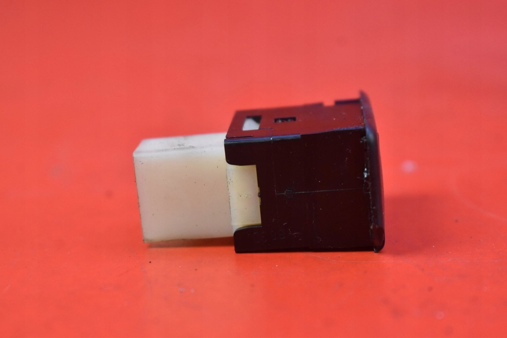 фото №5, Выключатель кнопка открывания крышки nissan altima 4 iv l32 07-12