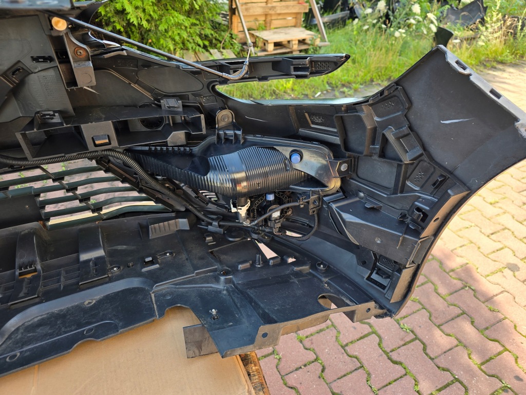 Бампер перед renault megane iv решітка  ґрати протитуманні фари комплектний  tegne Недорого