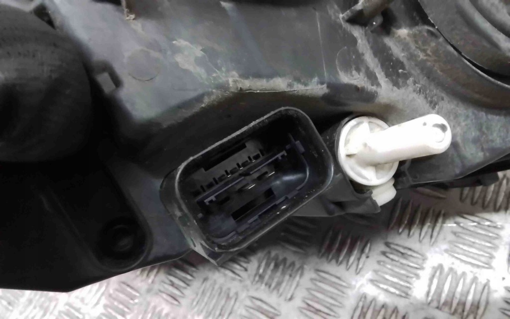 фото №10, Лампа левая передняя bmw i3 i01 6311741481501 0.6l hybrid 125kw 2016