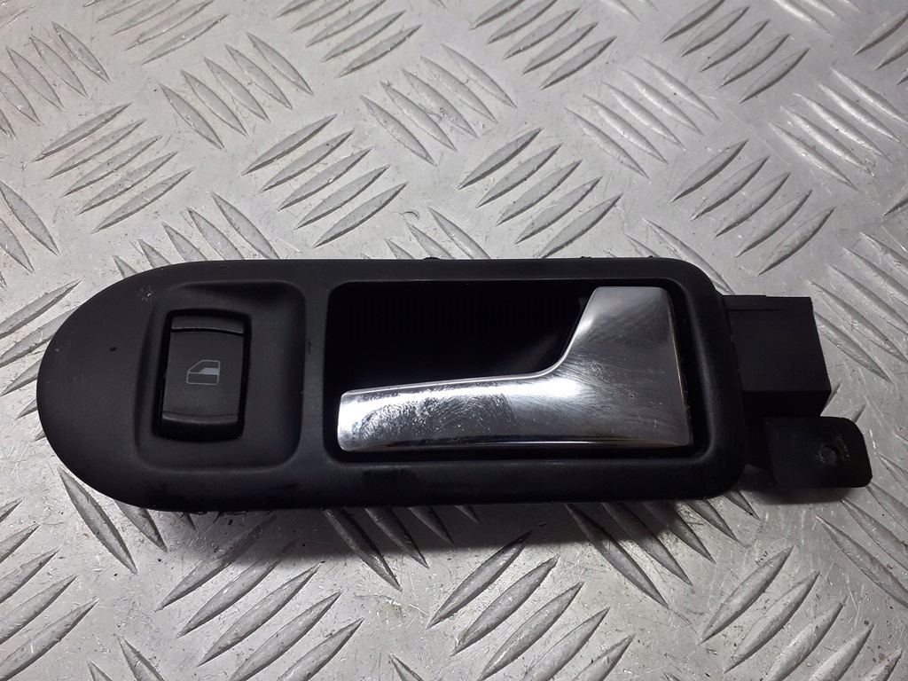 Купить Ручка правая передняя внутренняя vw golf iv 1.6 3b1837114t