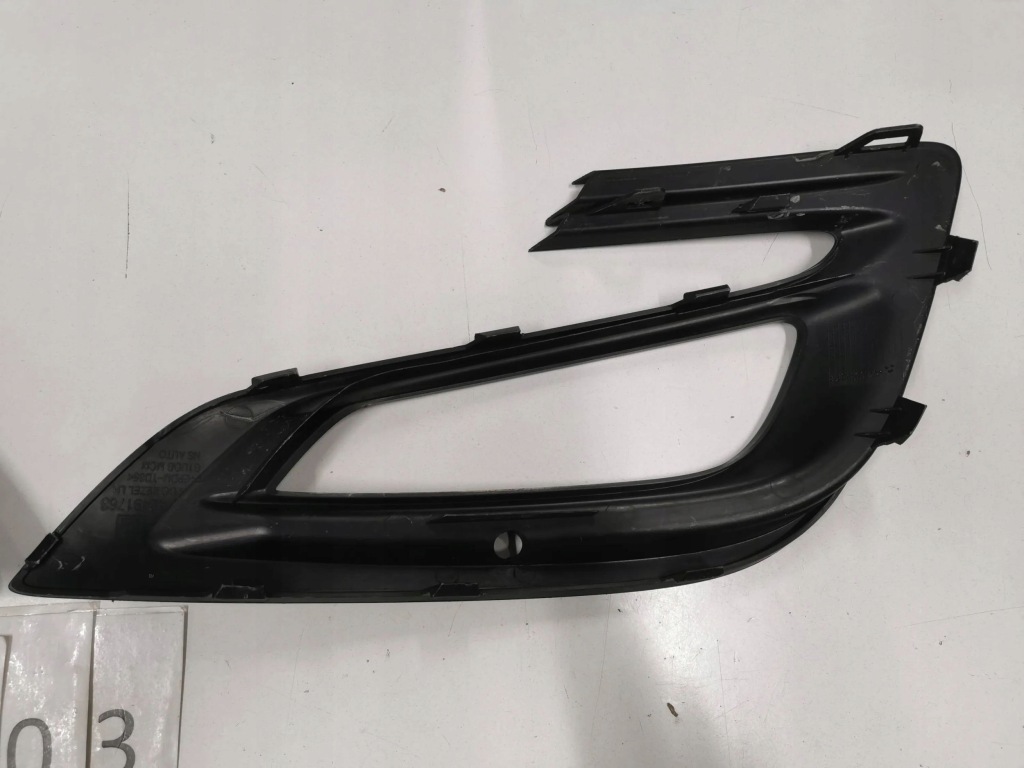 Решётка бампера передний opel mokka x рестайлинг  правая 1 левая 803. Оригинал