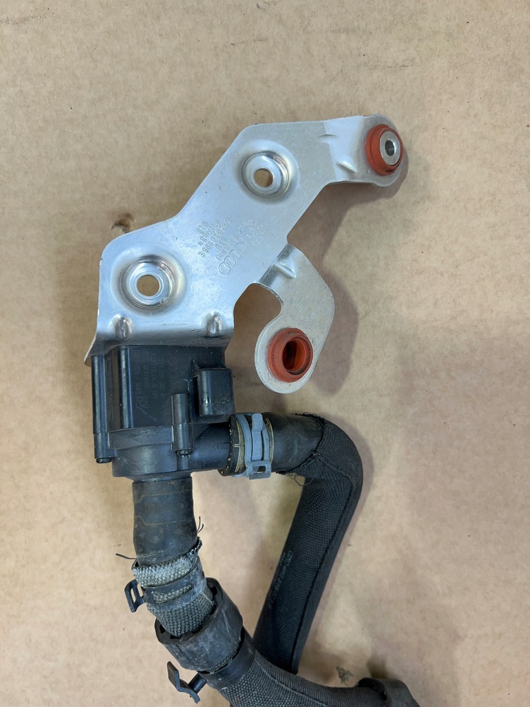 фото №2, Насос wody audi a8 d4 059121012a