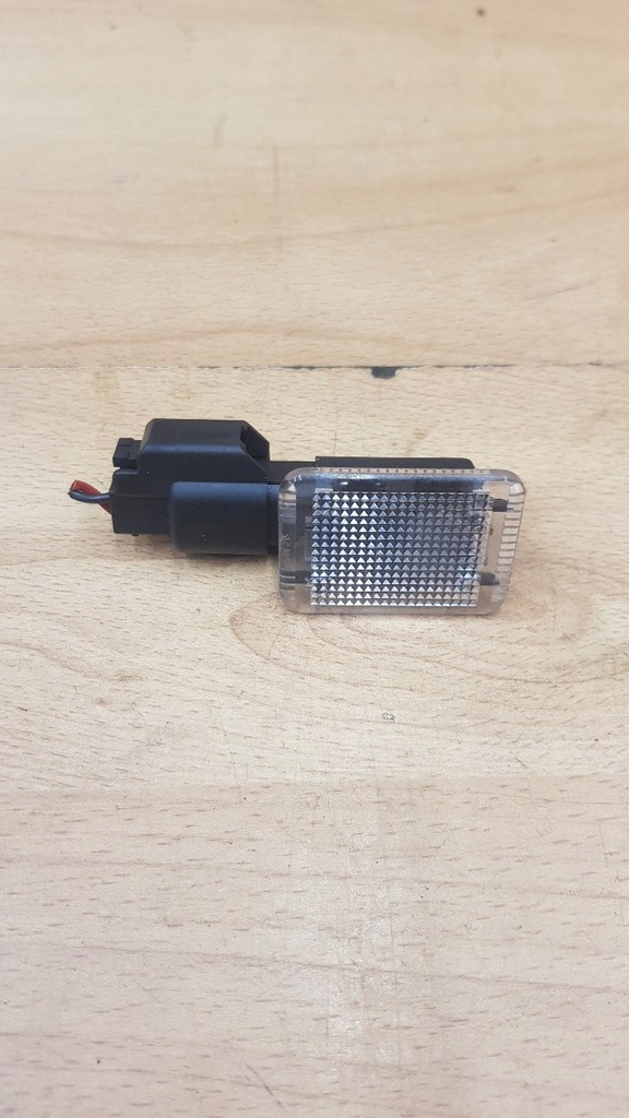 фото №1, Лампа освітлення салону volvo v50