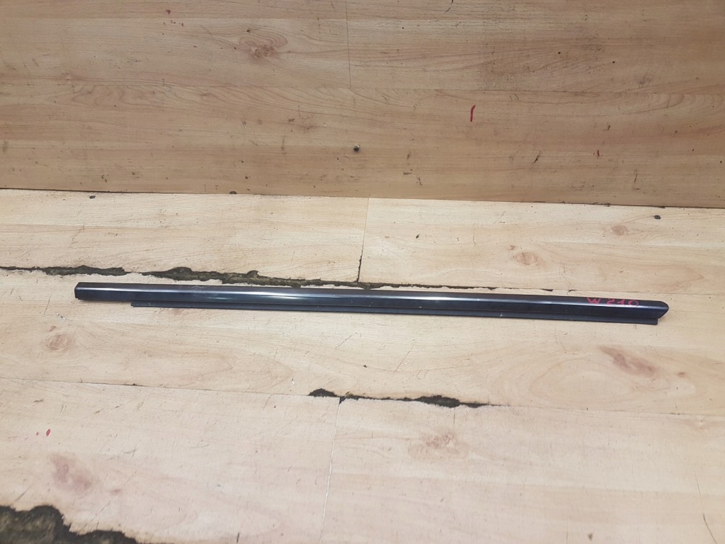 Купити Молдинг ущільнювач перед ліва mercedes w210 рестайлінг