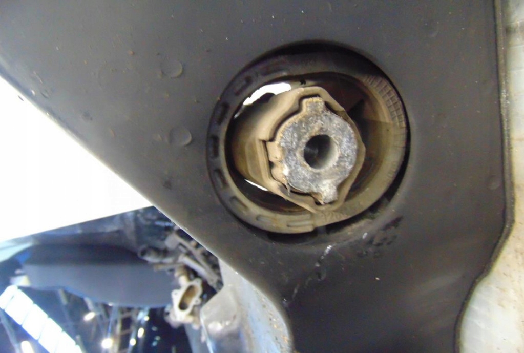 фото №5, Mercedes w245 подрамник двигателя