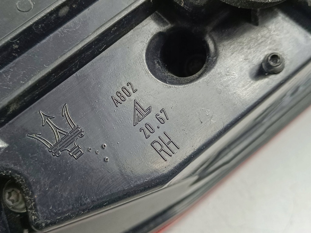 Купити 2018 maserati levante лампа задня ccc150001