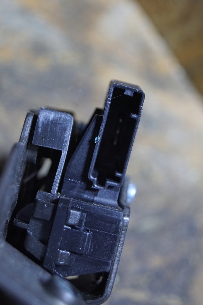 фото №7, Opel оригінальний номер 13587646 замок кришки багажника