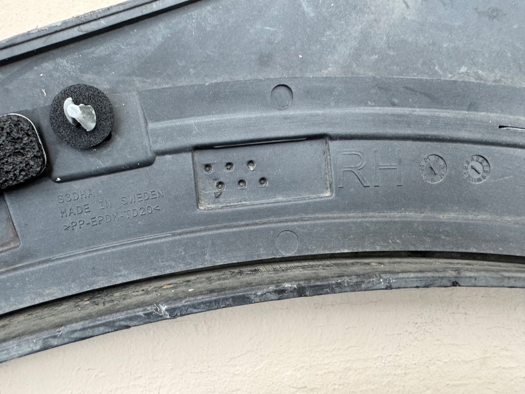 фото №9, Volvo v90 ii 2 cc cross country 16r- молдинг крыла правый задняя 31386155