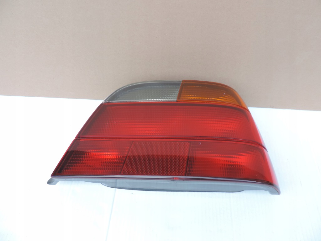 Купити Bmw 7 e38 права задня фара