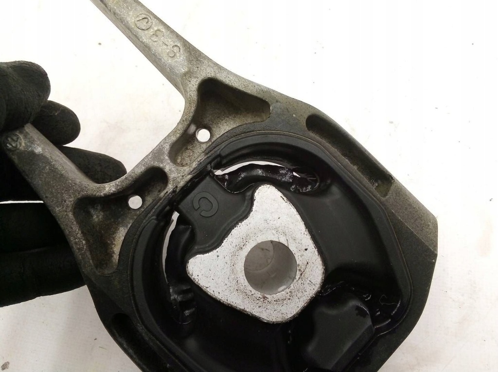 Toyota c-hr 1 2016 подушка коробки передач Київ