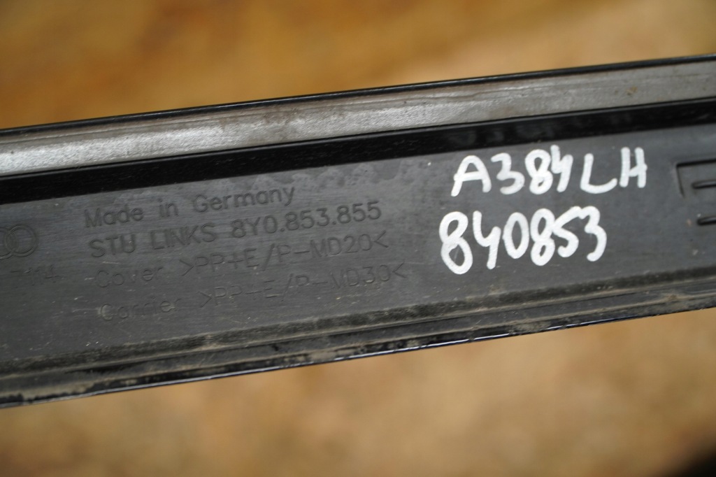 Рейлинг крыша левое  8y0853855 brillantschwardz audi a3 8y sportback рестайлинг  24- Цена