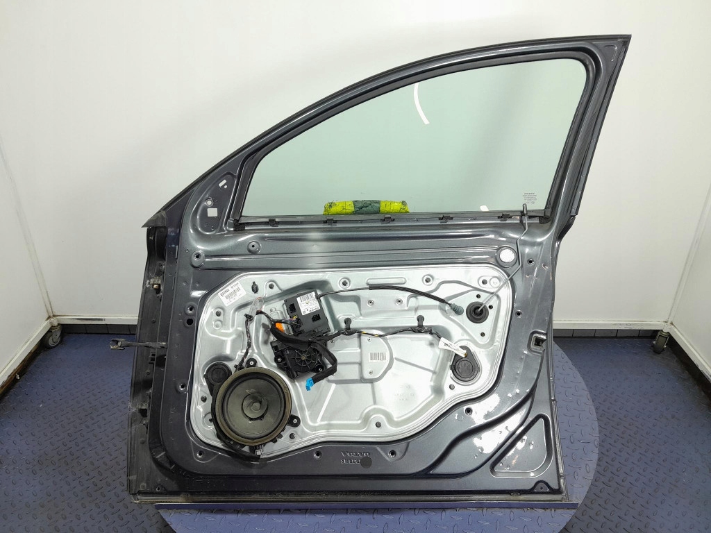 Купить Volvo v50 s40 2 рестайлинг  дверь перед передние правое  titanium grey