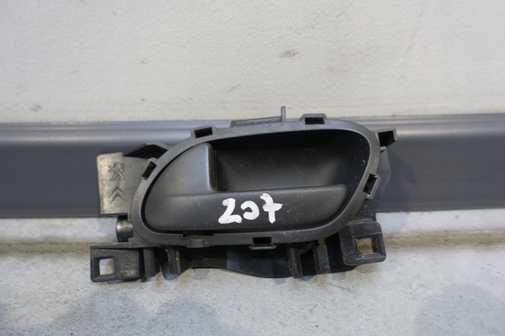 фото №1, Peugeot 207 ручка внутренняя левый перед