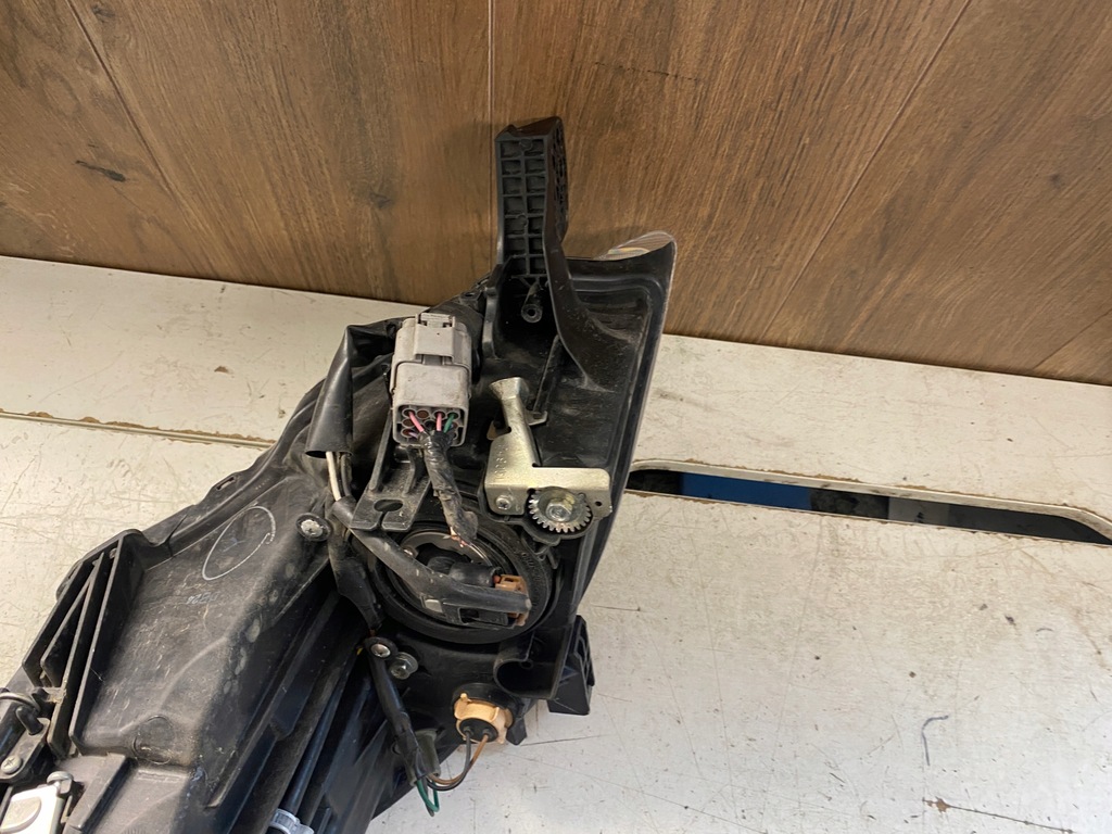 фото №11, Mitsubshi i-miev лампа лівий перед