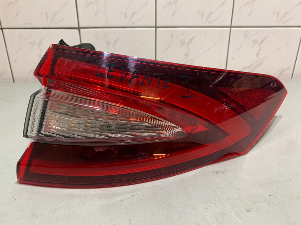 фото №1, Лампа задня led права maserati levante europa