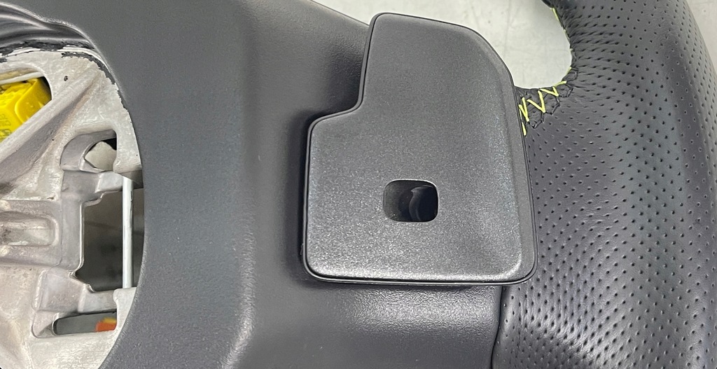 фото №10, Peugeot 308 iii t10 gt 2021- воздуховод кожаный лепестки переключения 9843179880