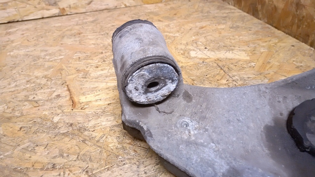 фото №8, Audi a4 b6 2.5 v6 tdi cabrio рычаг задняя