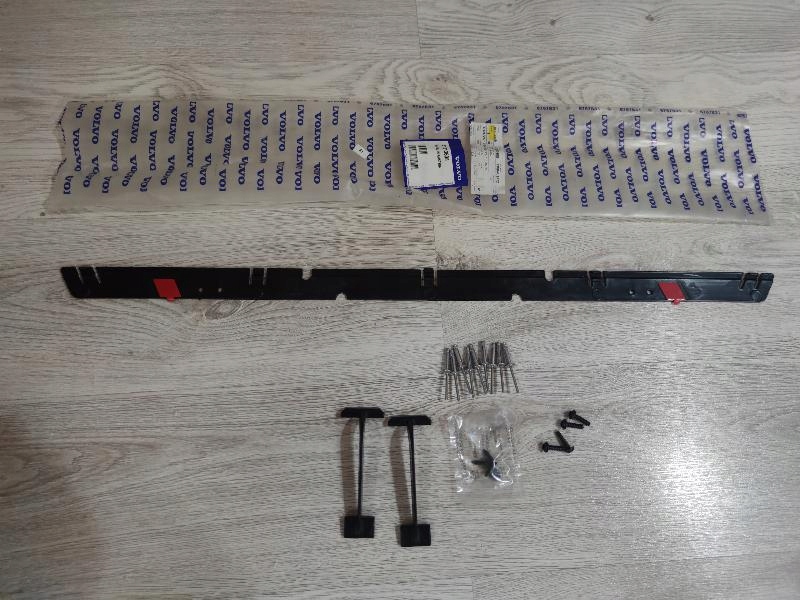 фото №1, Молдинг бампера перед крепёжная volvo xc60 31213809