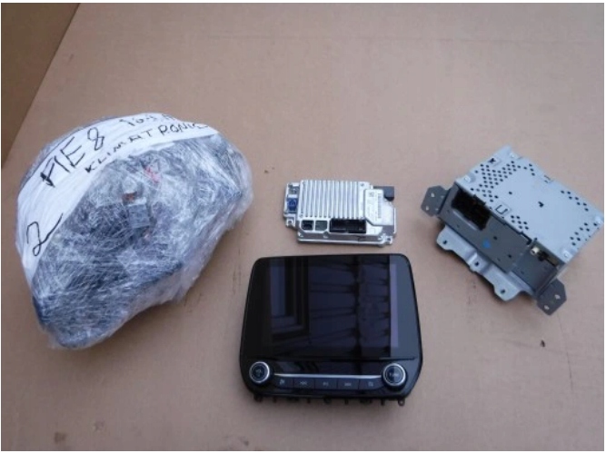 фото №1, Радио экран синхронизация сенсорный 8" ford fiesta mk8