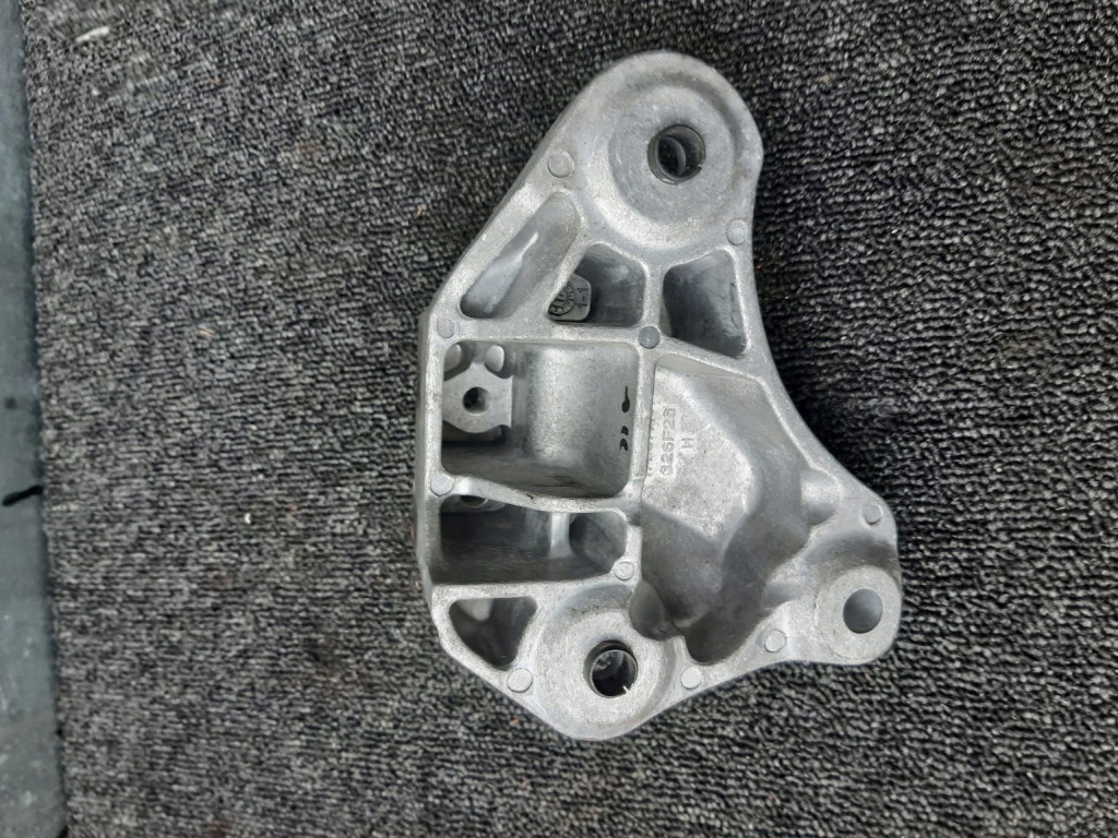 фото №8, Кронштейн кронштейн коробки 9807982780 peugeot 2008 ii