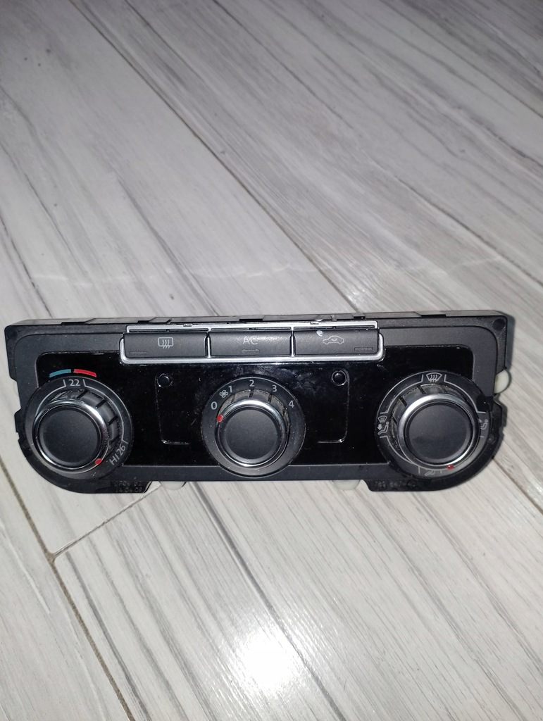 фото №1, Переключатель кондиционера volkswagen оригинальный номер 5hb009751