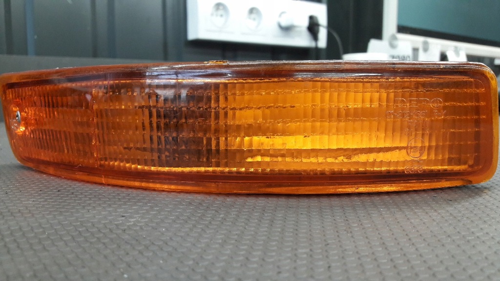 фото №1, Поворотник правый toyota corolla ae100