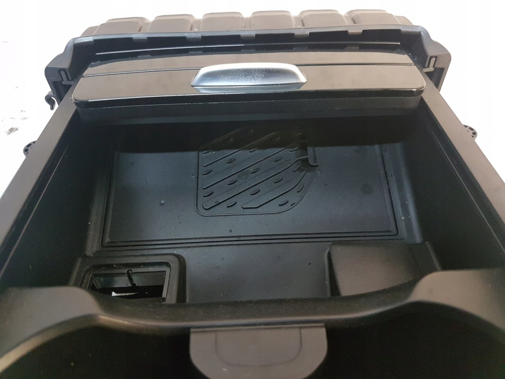 фото №15, Бардачок mecedes eqa gla w177 w118 зарядное устройство индукционная a1776806001