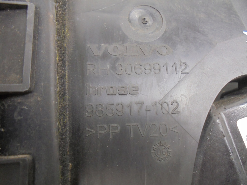 фото №6, Замок дверь правый задняя 30753673 30699112 volvo s40 ii v50