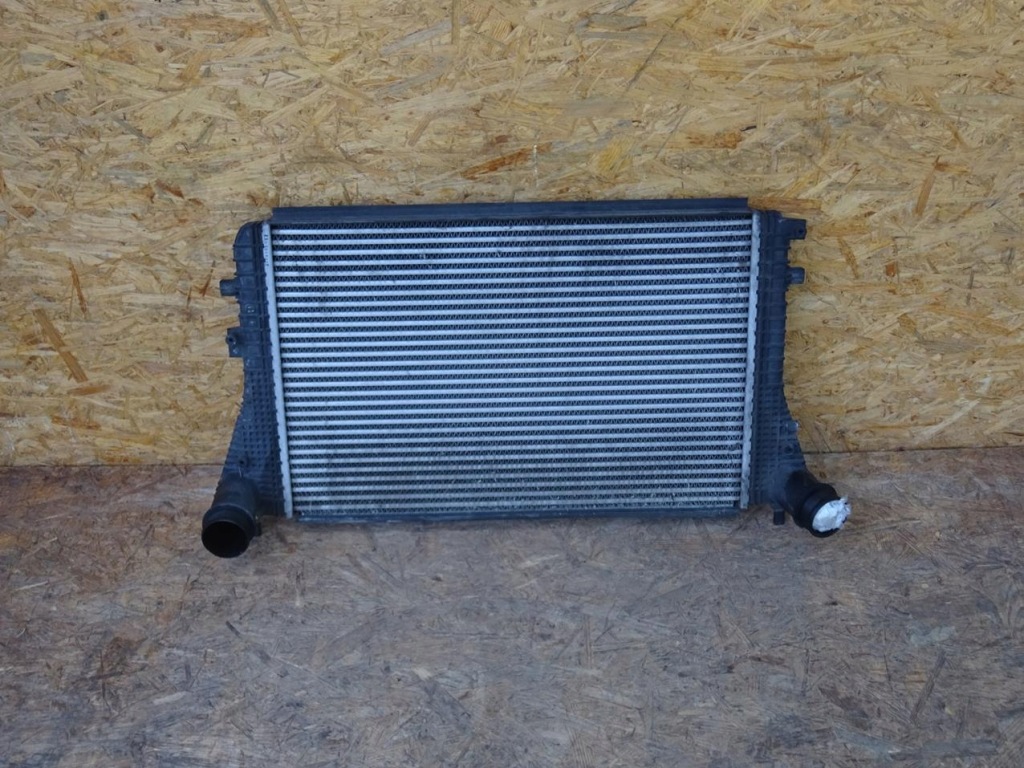 Audi a3 8p рестайлінг  golf vi 2.0 tdi радіатор повітря інтеркулер 1k0145803af Оригінал