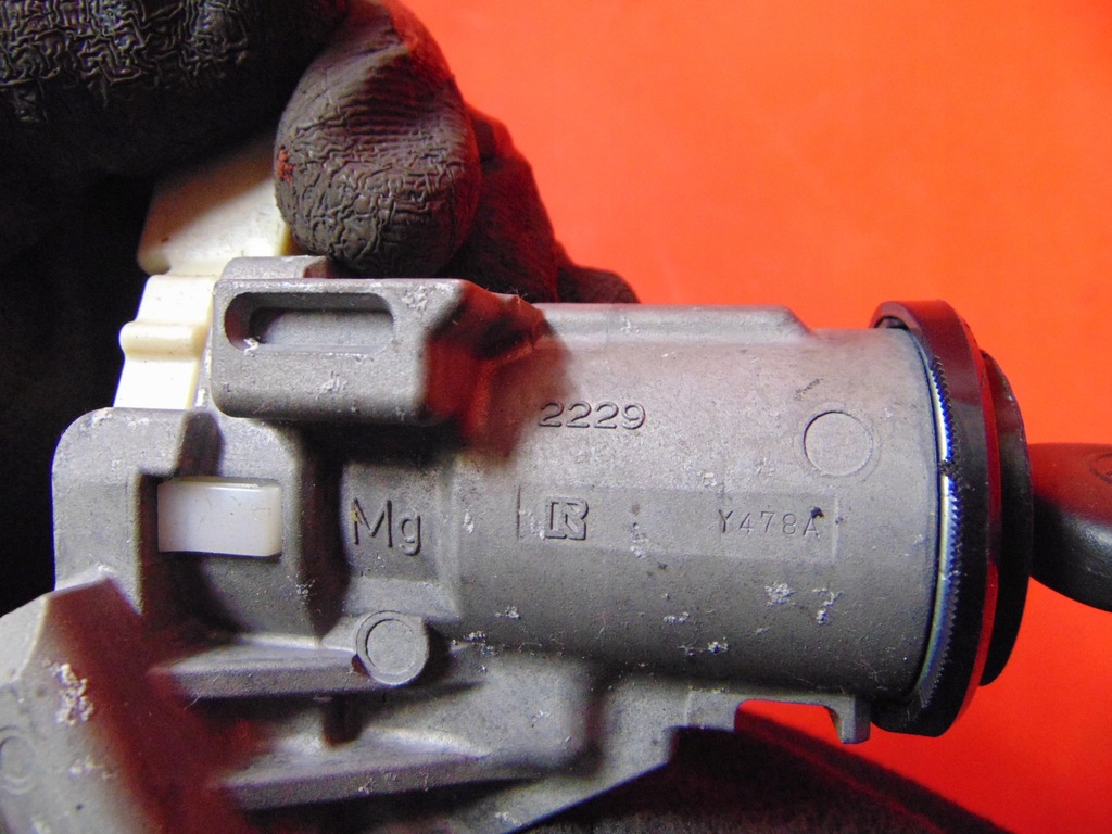 фото №11, Toyota aygo 2 ii 14- замок зажигания 2x ключ pilot