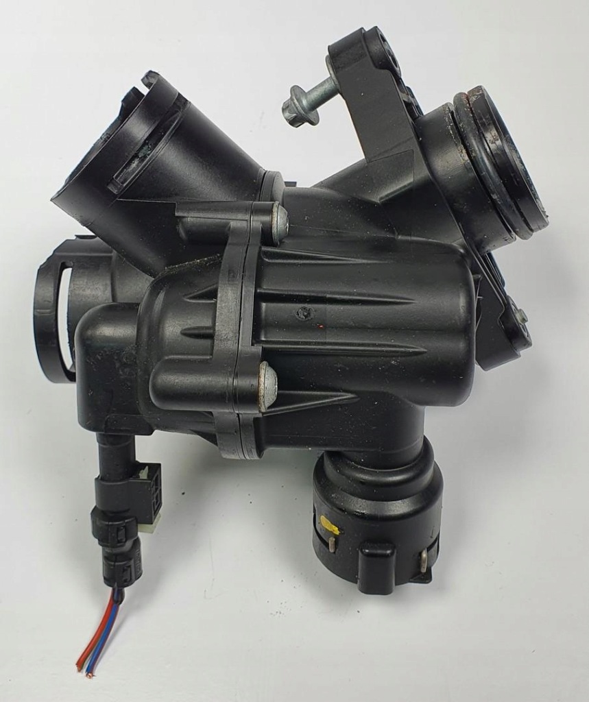 фото №1, Термостат корпус mercedes w205 2.0 cgi 001051215f