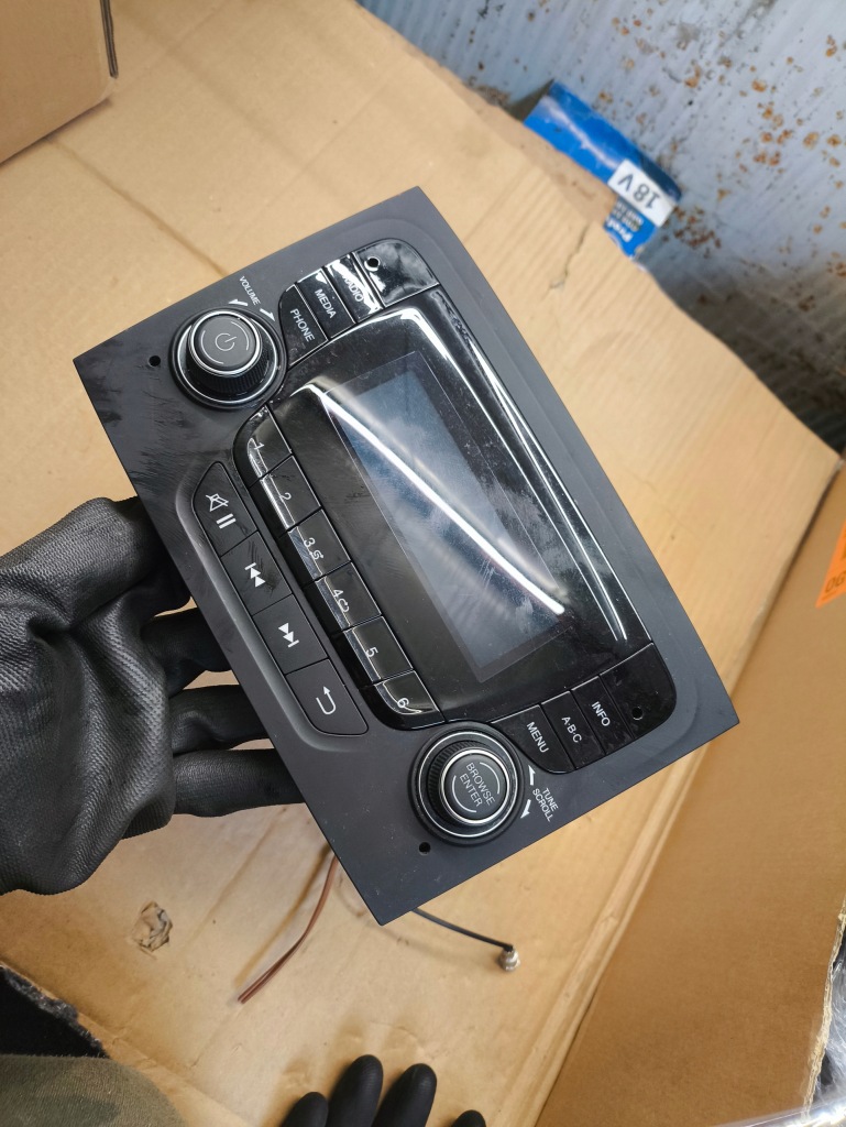 Купити Fiat doblo радіо заводський fiat doblo 2 07357115850 радіопрогравач ?