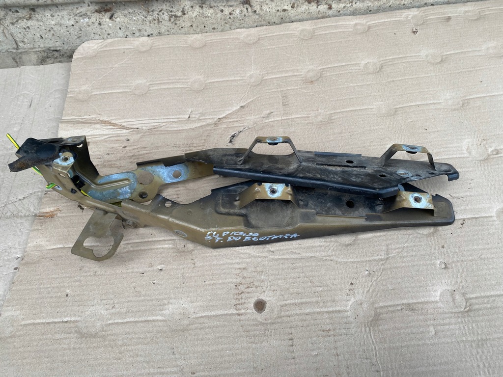 фото №1, Citroen c4 picasso ii кронштейн правый левый крыла