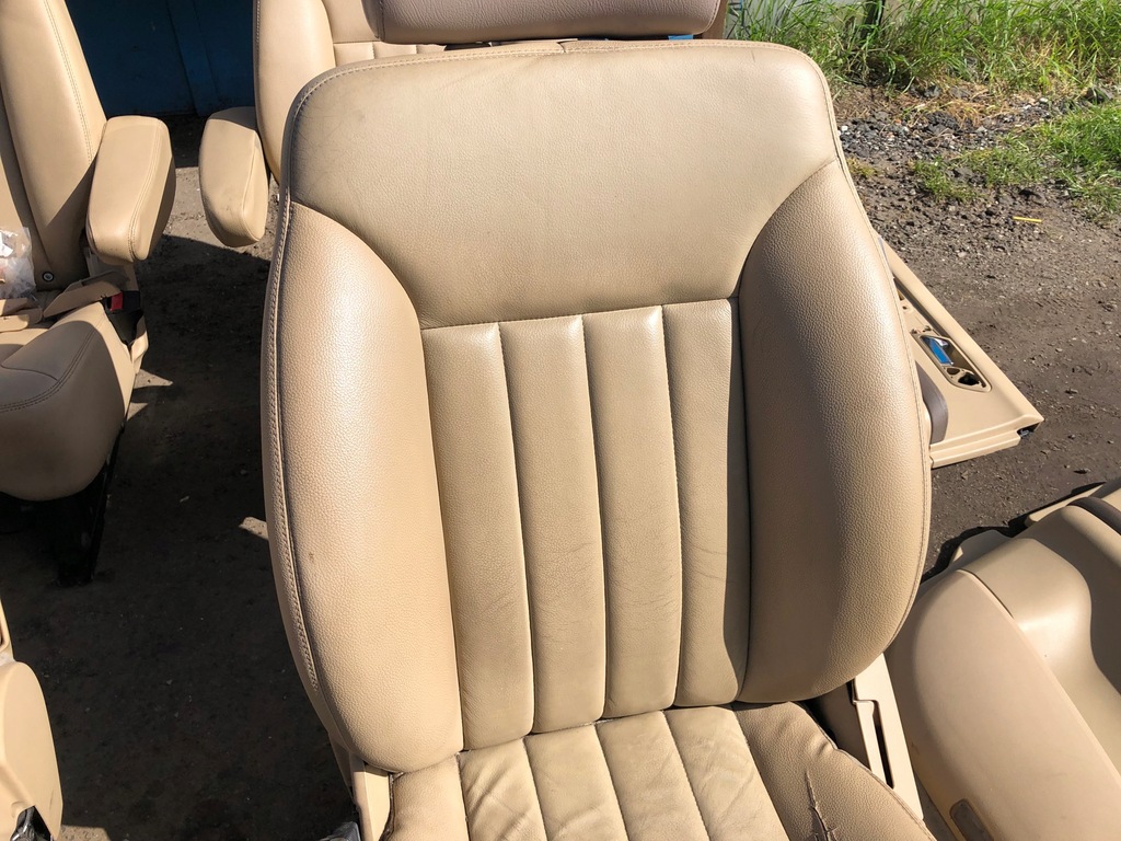 фото №5, Mercedes w251 long 05- сиденья заднее сиденье обивка кожа бежевые 6 человек