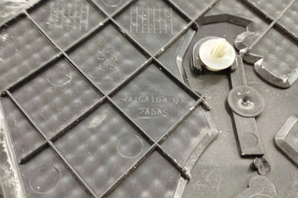 фото №7, Значок автомобиля peugeot 4007 gp_ 7415a104 2.2l дизель 115kw 2011