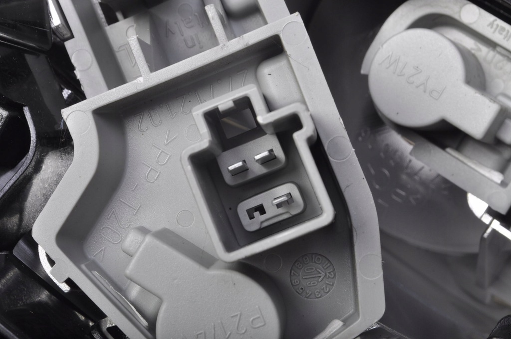 фото №9, Volvo c30 лампа ліва задня лівий задня 31213913