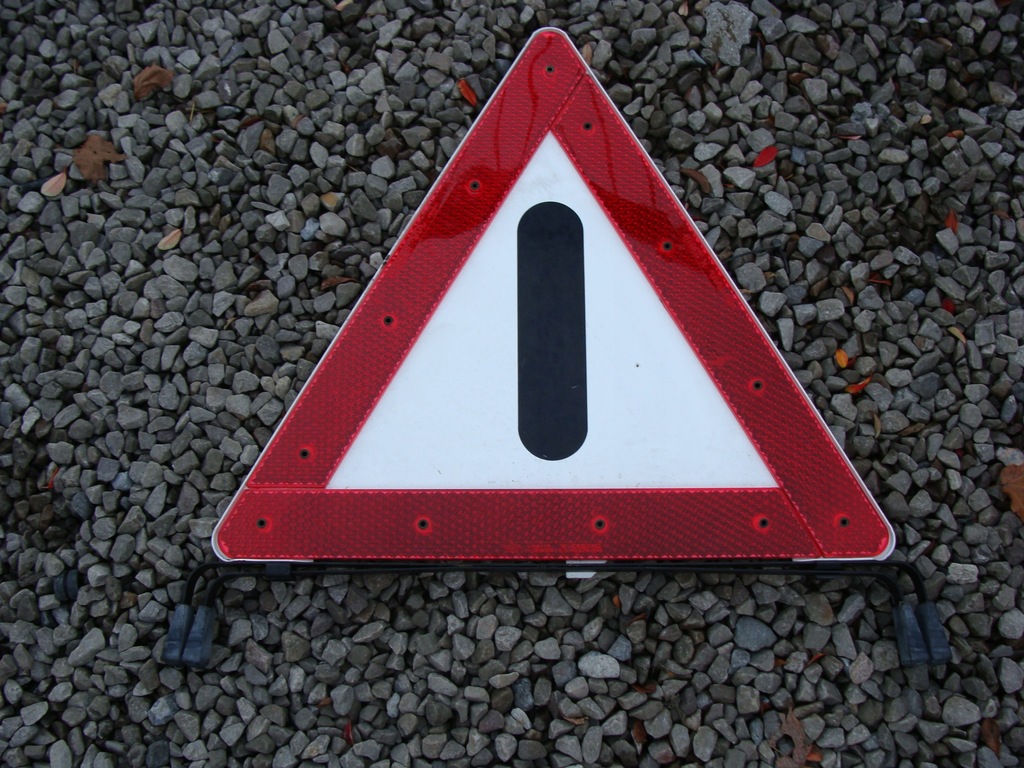 фото №1, Треугольник предупредительный mercedes w124 200e 1987r