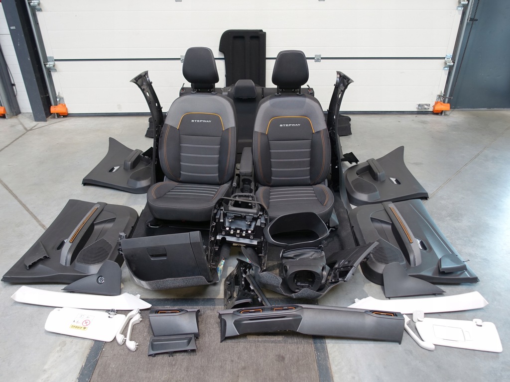 фото №1, Dacia sandero iii 3 stepway сидіння заднє сидіння килимок пластики салон повний