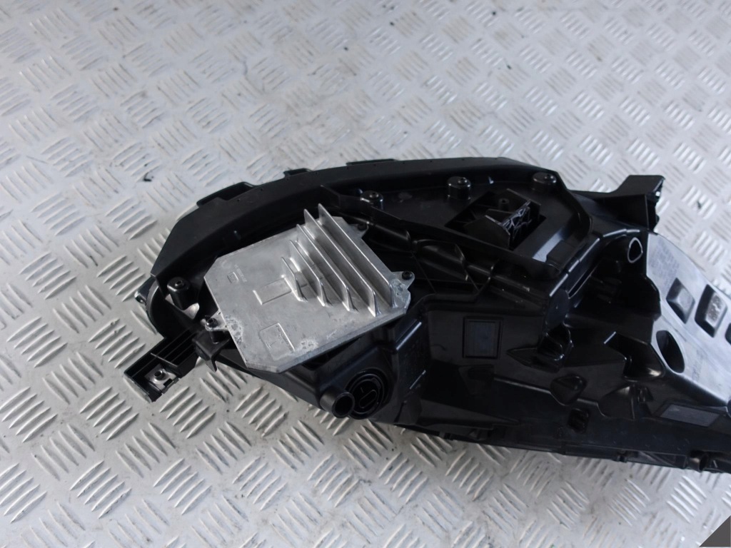 Tesla model 3 3 17- фара full led левая перед европа в Украине