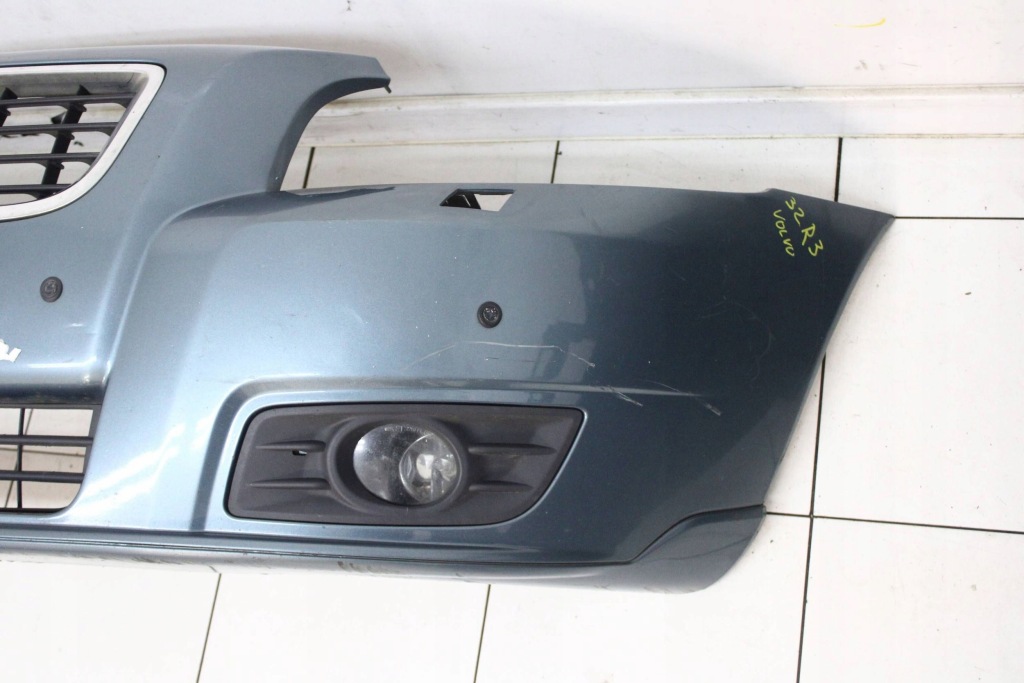 Volvo v50 lift 2007r- бампер перед передний + решётка радиатора 479 - код лакокрасочного покрытия с Разборки