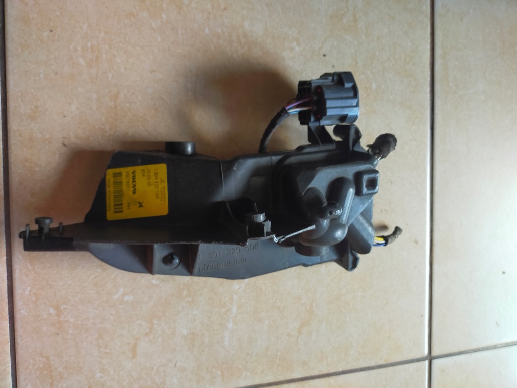 фото №1, Volvo s40 v50 c30 c70 - кронштейн преобразователя