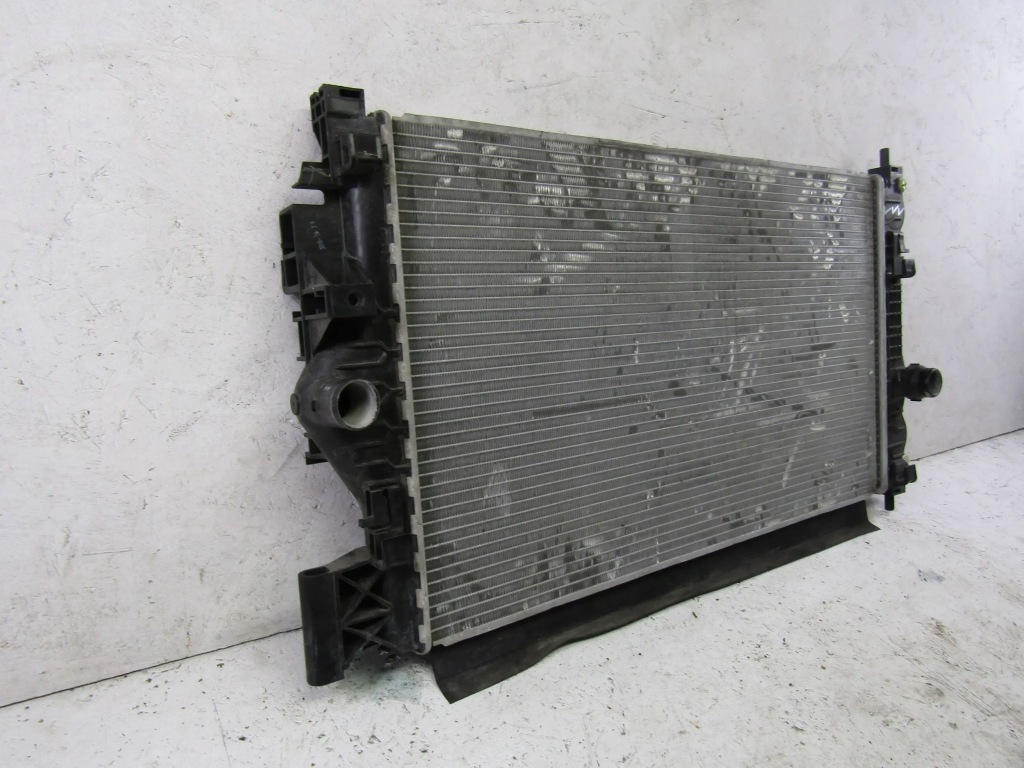 Opel zafira c радіатор води 39074653 Зі Шроту