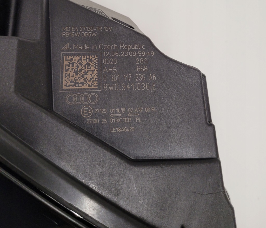 Audi a4 b9 рестайлінг  full led matrix фара праві фара оригінал Недорого