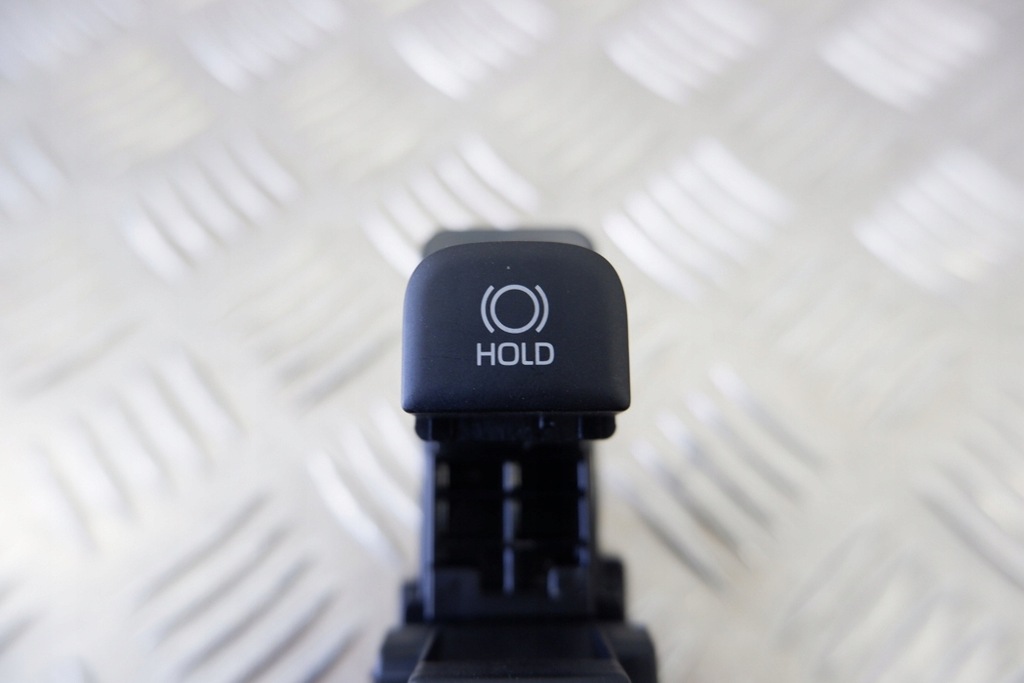 фото №7, Кнопка тормоза ручного toyota yaris _p21_ 84390k0010 1.5l hybrid 85kw