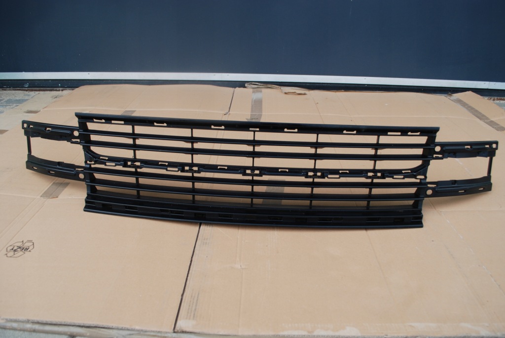 Купити Решітка середня бампера renault scenic 3 3 рестайлінг  622549048r