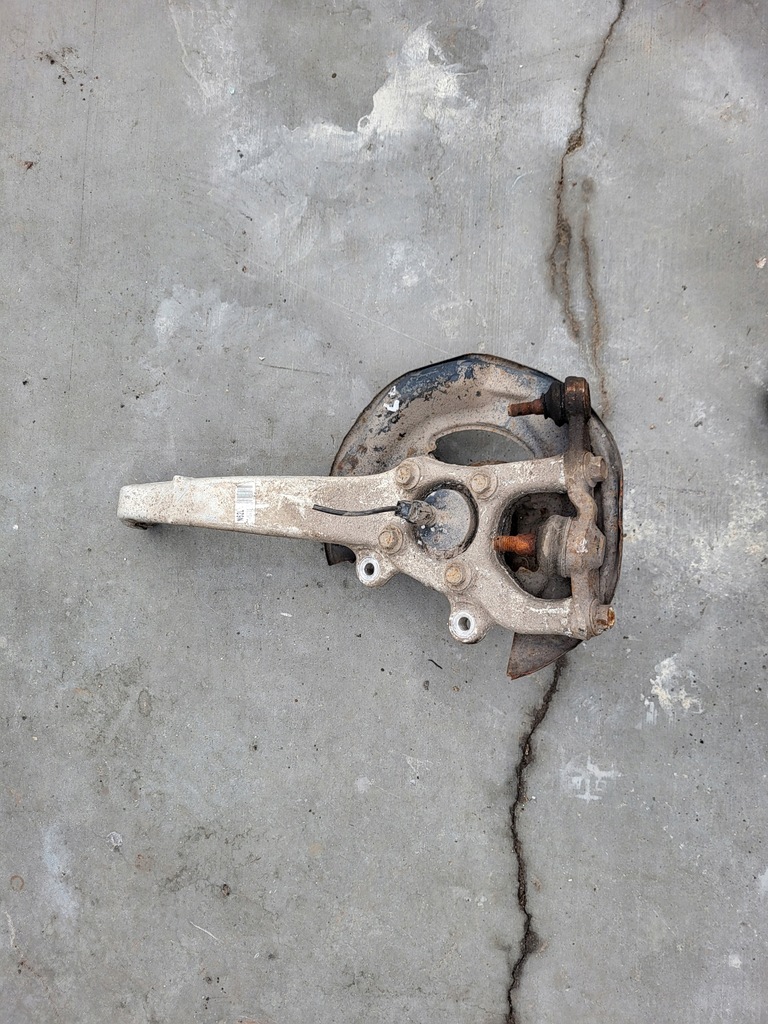 фото №2, Lexus is220 is 220 поворотный кулак левая перед