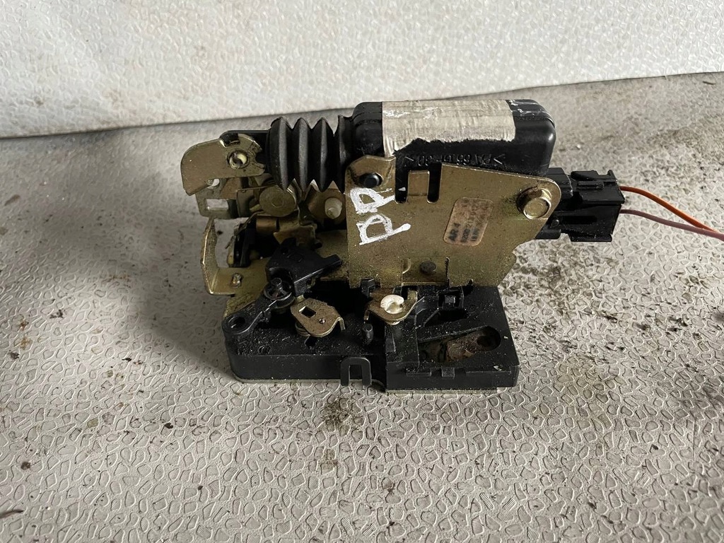 фото №1, Замок дверь правый перед dacia logan ii 8200213912