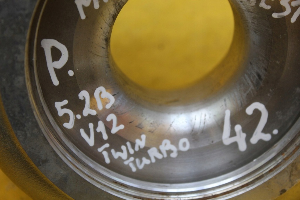 фото №12, Корпус турбины правый aston martin 5.2 b v12 tvin turbo db11 hy53-9g438-bb