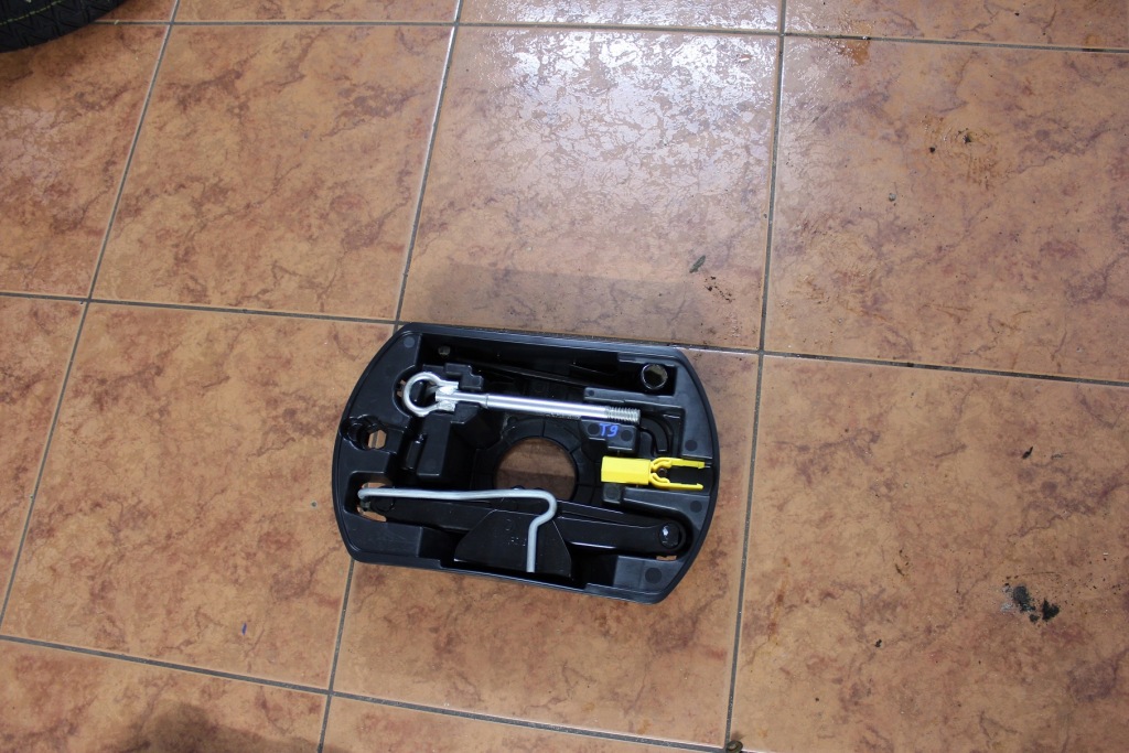 фото №1, Peugeot 308 t9 набор do замена колеса оригинал